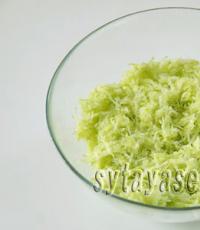 Смачні оладки з кабачків: найсмачніші рецепти приготування оладок з фаршем, сиром і картоплею